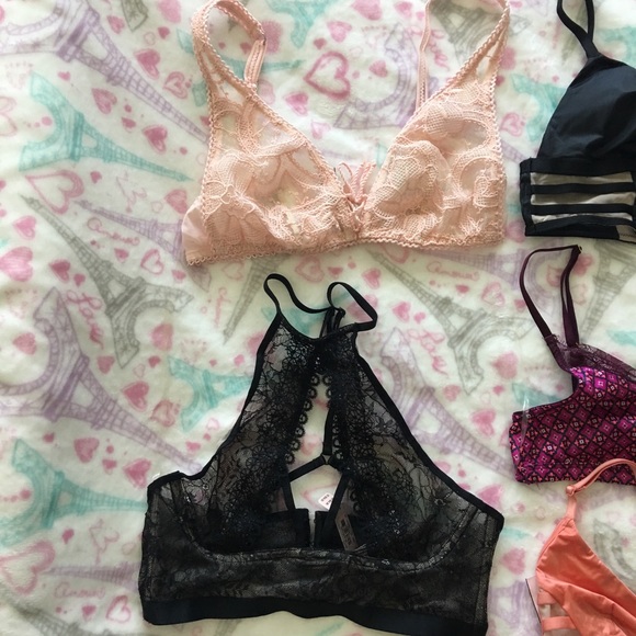 10 Brand new Victoria’s Secret size S bralettes - Picture 2 of 7